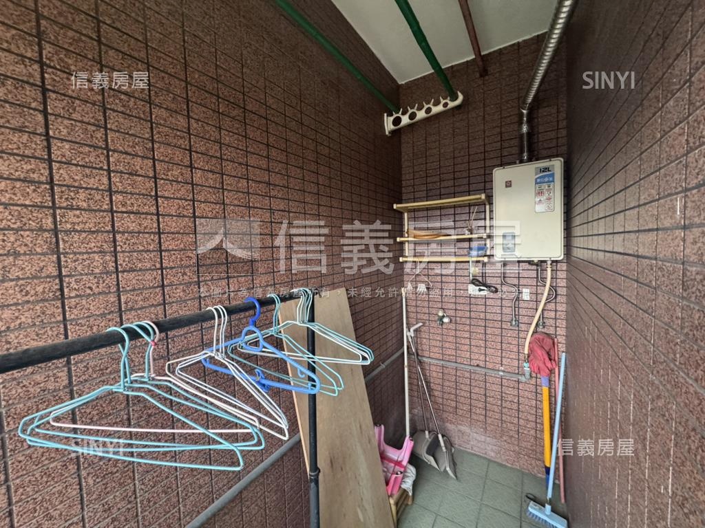 寶石邊間高樓電梯兩房房屋室內格局與周邊環境