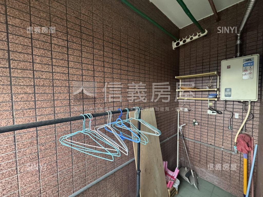 寶石邊間高樓電梯兩房房屋室內格局與周邊環境