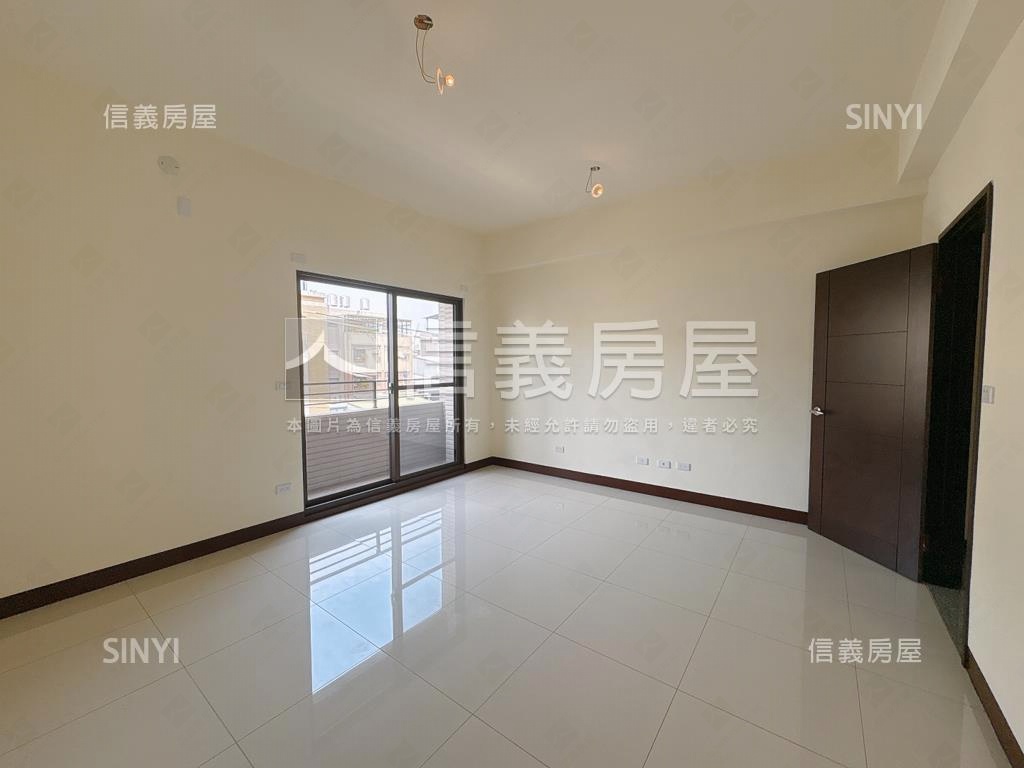 近市場商圈臨路黃金店住Ａ房屋室內格局與周邊環境