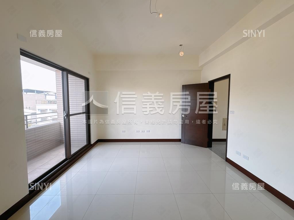 近市場商圈臨路黃金店住Ａ房屋室內格局與周邊環境