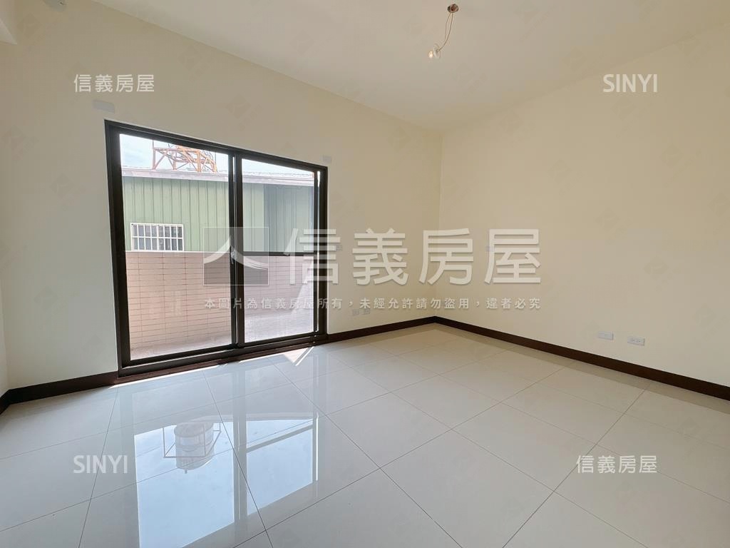 近市場商圈臨路黃金店住Ａ房屋室內格局與周邊環境