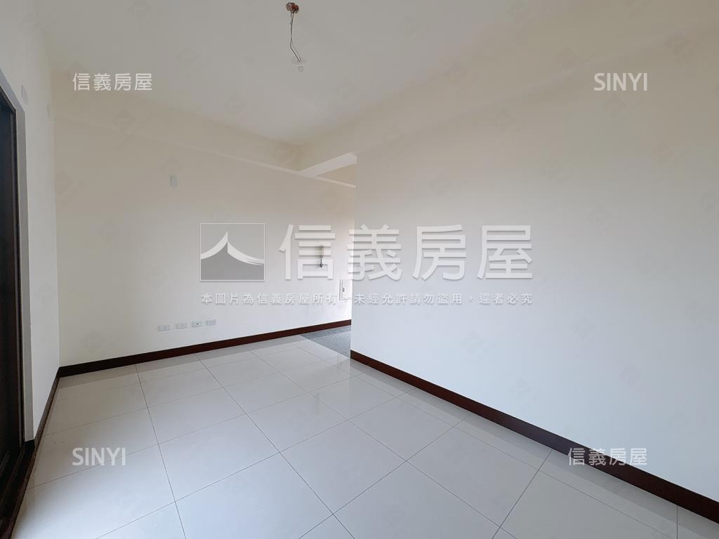 近市場商圈臨路黃金店住Ａ房屋室內格局與周邊環境