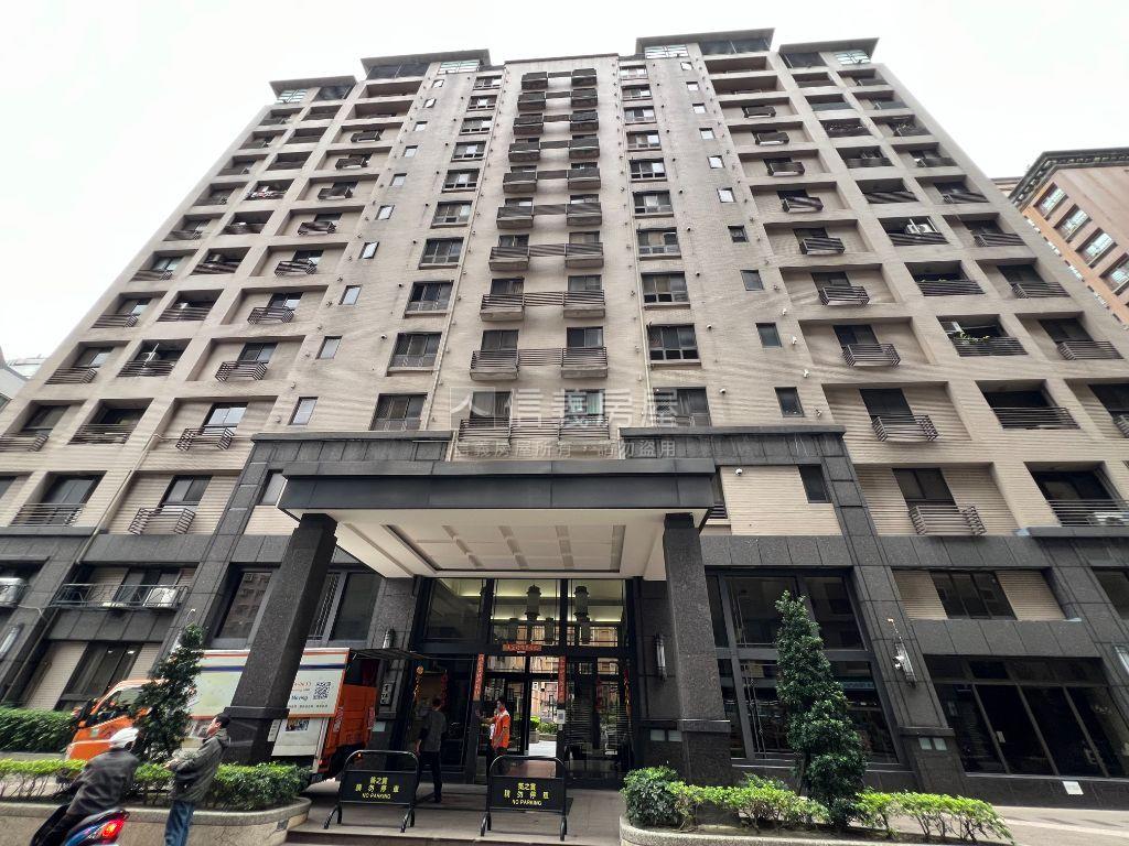 築之優賞高樓平面車位房屋室內格局與周邊環境
