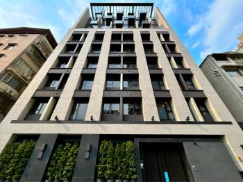 大庭院全新挑高一樓坡平