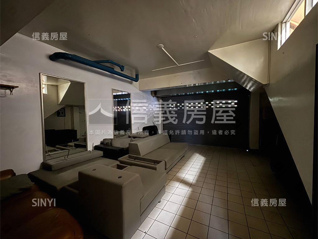 稀有釋出前院透天房屋室內格局與周邊環境