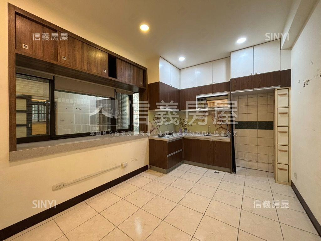 稀有釋出前院透天房屋室內格局與周邊環境