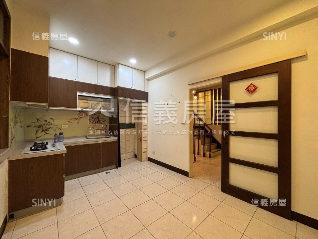 稀有釋出前院透天房屋室內格局與周邊環境