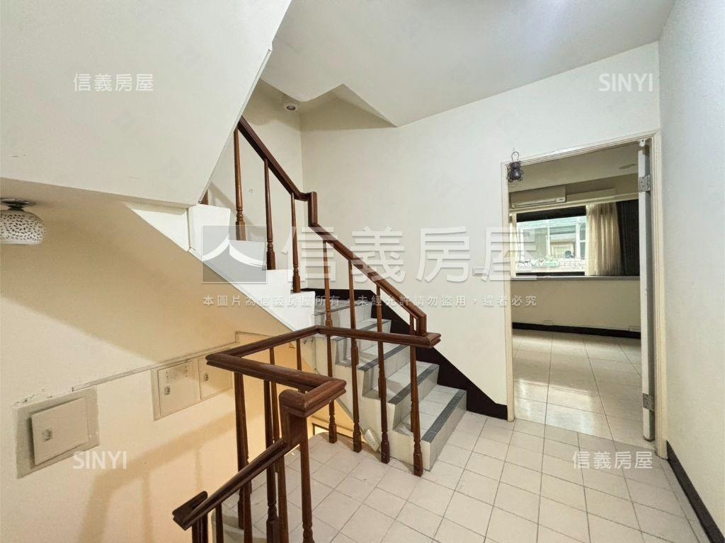 稀有釋出前院透天房屋室內格局與周邊環境