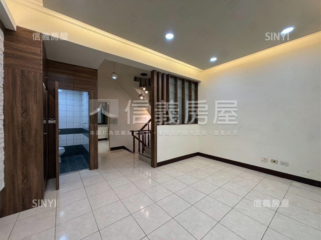 稀有釋出前院透天房屋室內格局與周邊環境