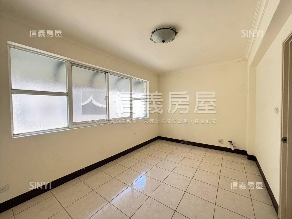 稀有釋出前院透天房屋室內格局與周邊環境