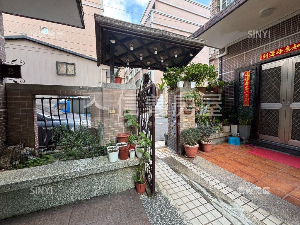 稀有釋出前院透天房屋室內格局與周邊環境