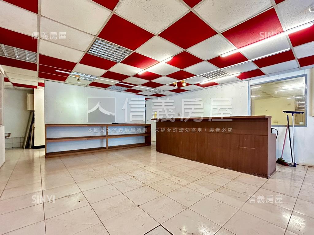 青年二路大面寬潛力店霸房屋室內格局與周邊環境
