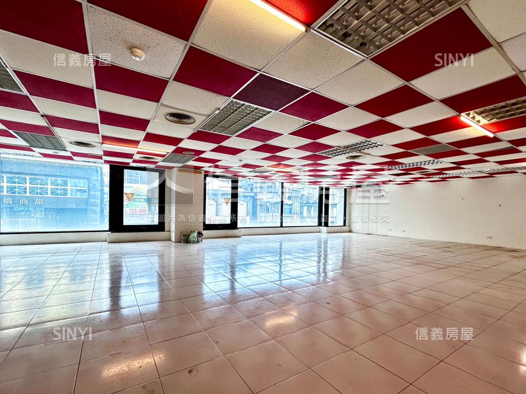青年二路大面寬潛力店霸房屋室內格局與周邊環境