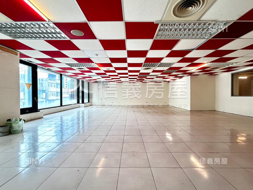 青年二路大面寬潛力店霸房屋室內格局與周邊環境