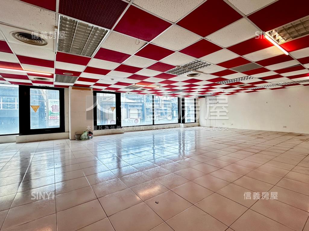 青年二路大面寬潛力店霸房屋室內格局與周邊環境