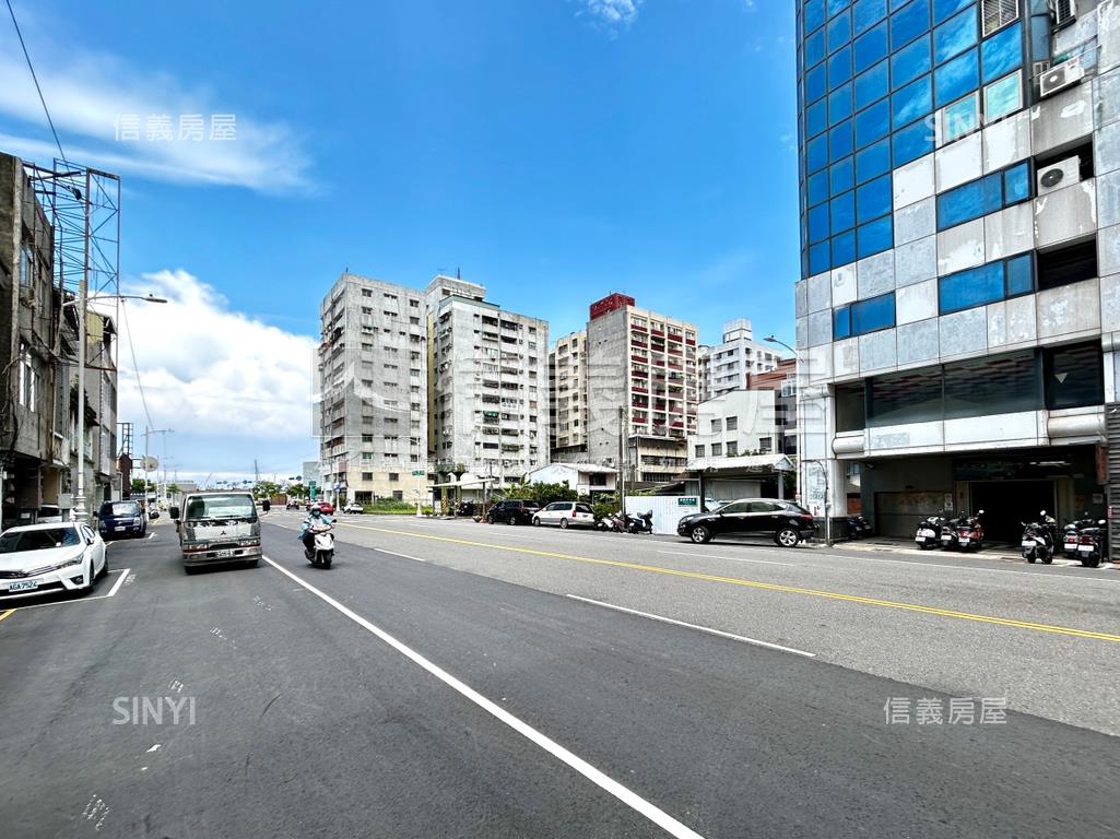 青年二路大面寬潛力店霸房屋室內格局與周邊環境