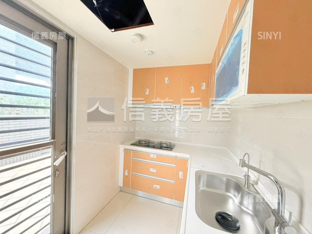 士林一品頂樓露臺大戶房屋室內格局與周邊環境