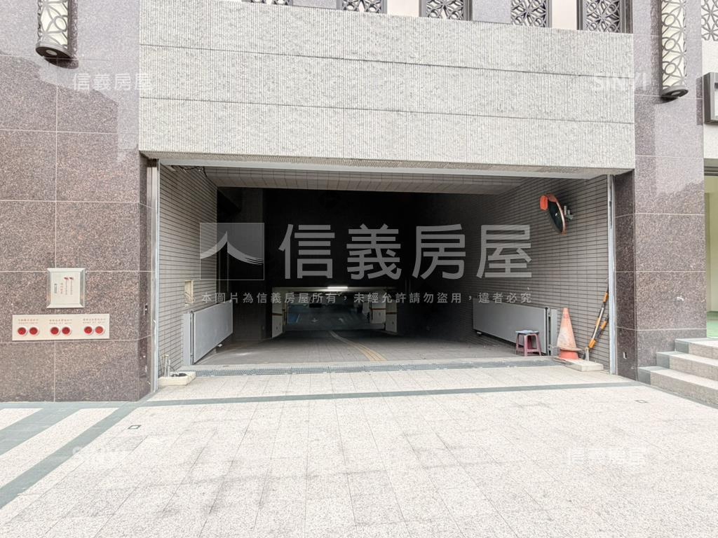 士林一品頂樓露臺大戶房屋室內格局與周邊環境