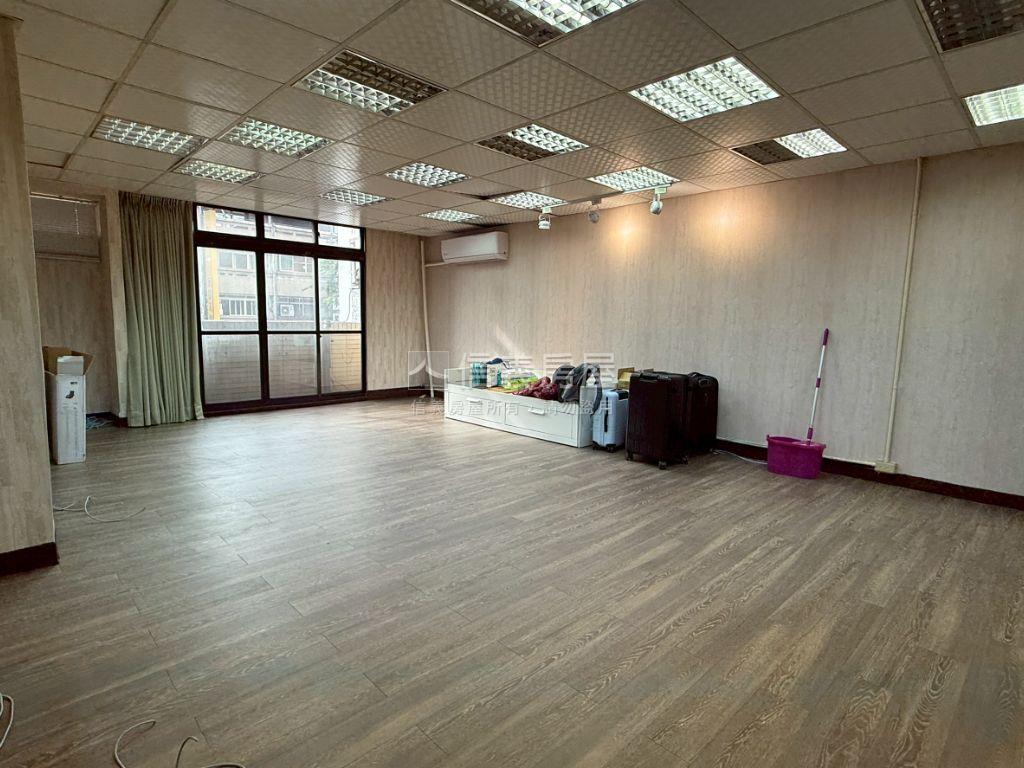 近捷運站雙透天大面寬店面房屋室內格局與周邊環境