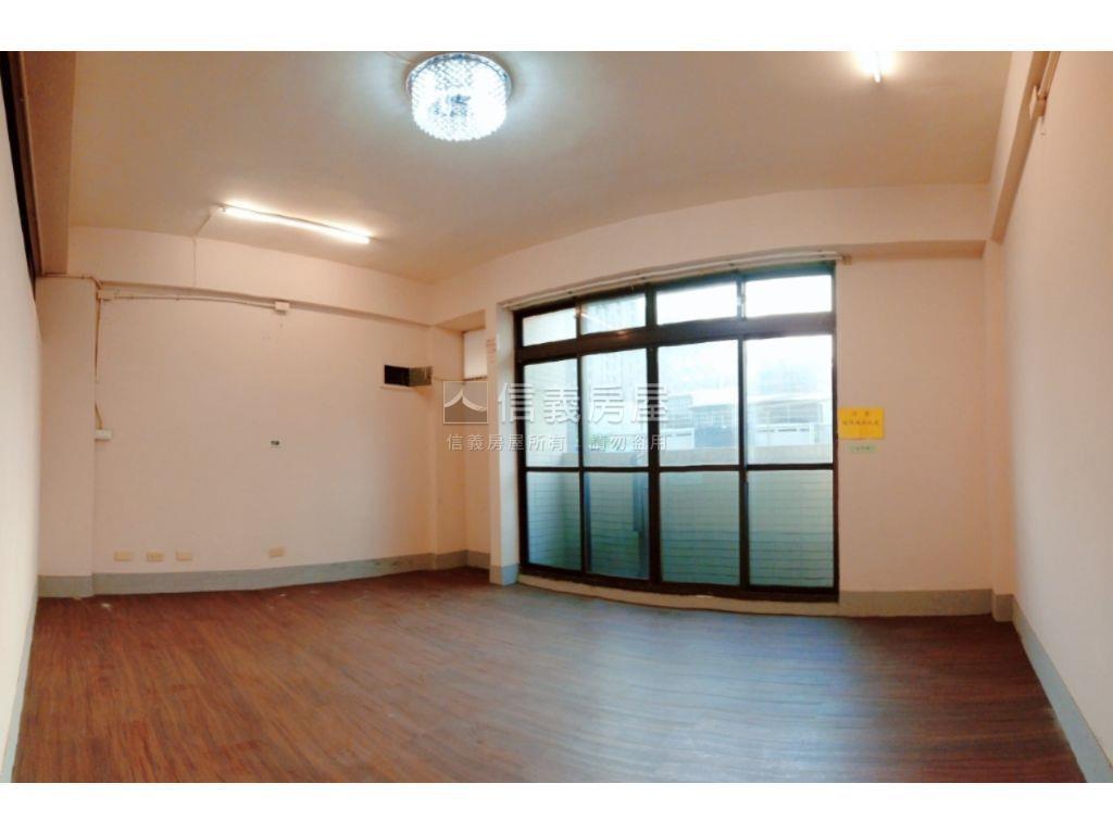 近捷運站雙透天大面寬店面房屋室內格局與周邊環境