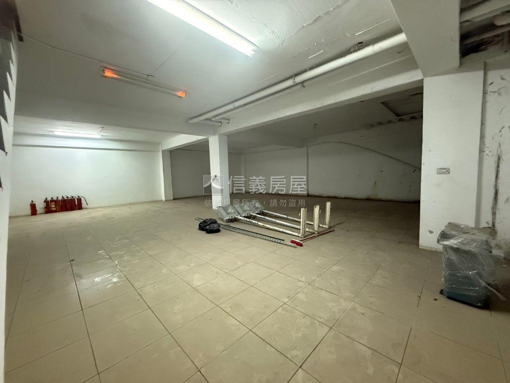 近捷運站雙透天大面寬店面房屋室內格局與周邊環境