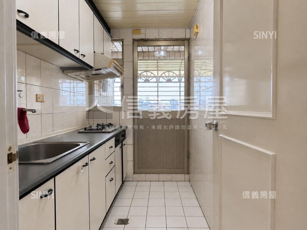 頂天立地景觀視野讚房屋室內格局與周邊環境