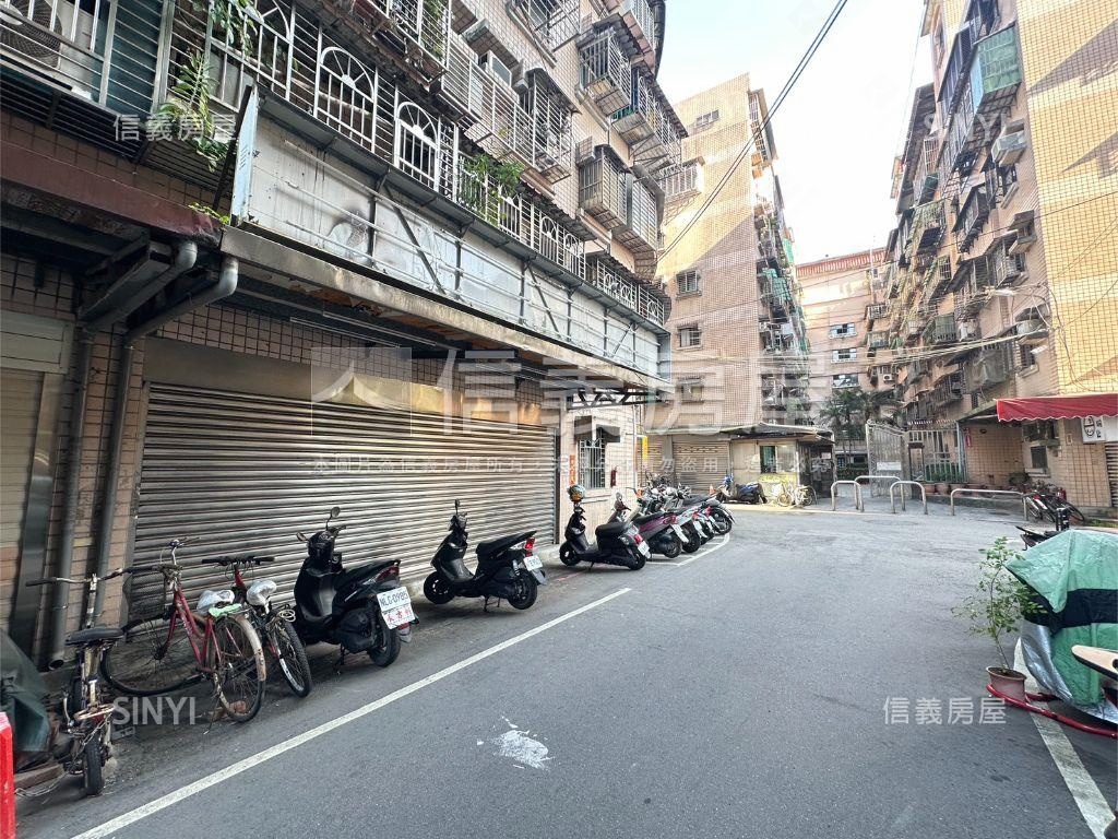 三角邊間顯眼金店面房屋室內格局與周邊環境