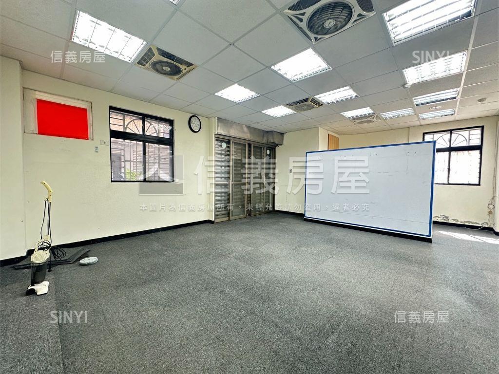 三角邊間顯眼金店面房屋室內格局與周邊環境