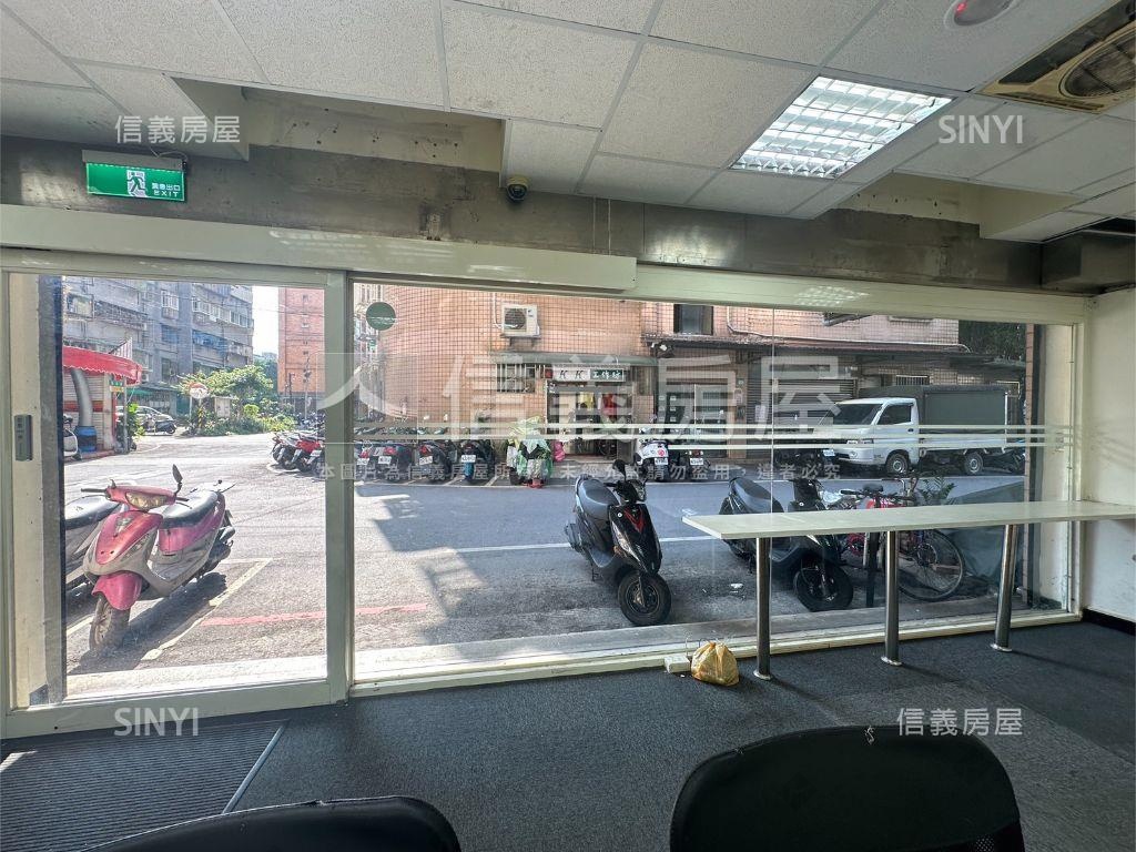 三角邊間顯眼金店面房屋室內格局與周邊環境