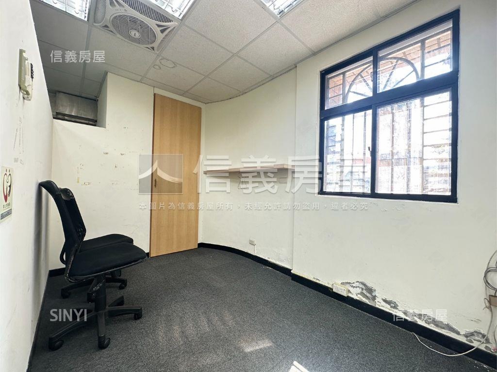 三角邊間顯眼金店面房屋室內格局與周邊環境