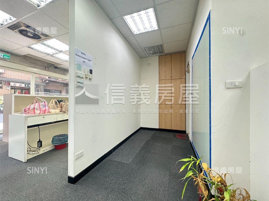 三角邊間顯眼金店面房屋室內格局與周邊環境