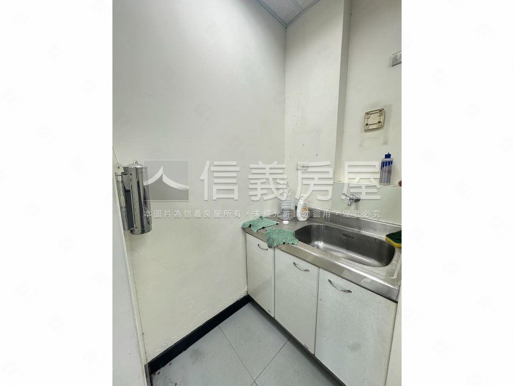 三角邊間顯眼金店面房屋室內格局與周邊環境