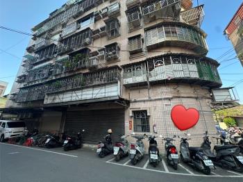 三角邊間顯眼金店面