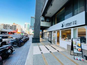 約十五米路寬店面