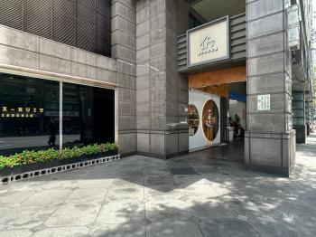 忠孝東大面寬三角窗金店