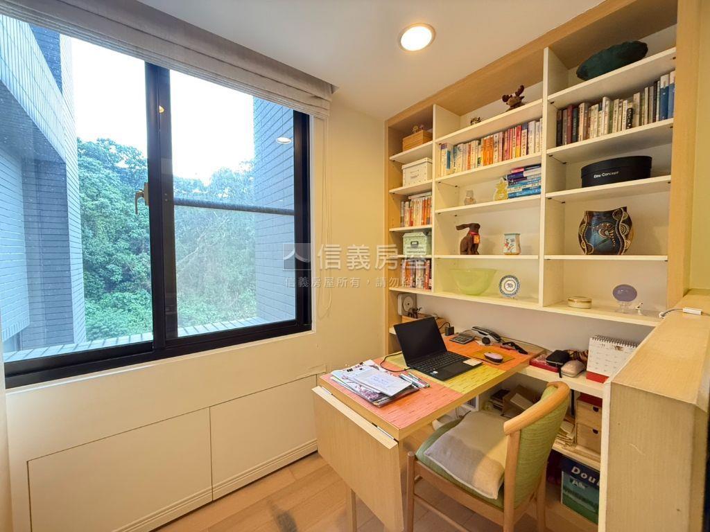 捷運～精美兩房車位房屋室內格局與周邊環境