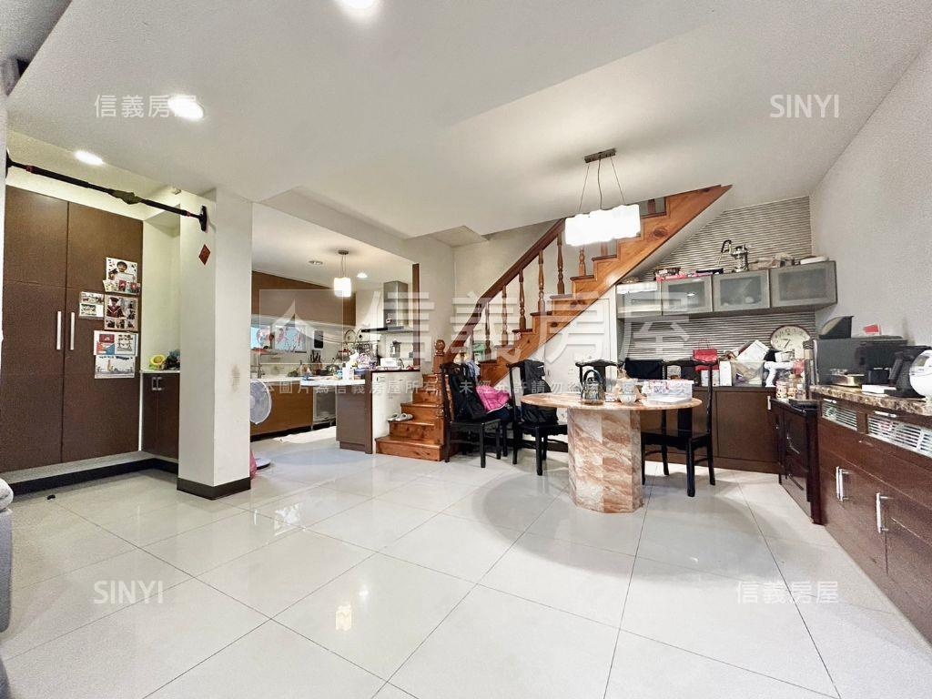極品，雙層大家庭房屋室內格局與周邊環境