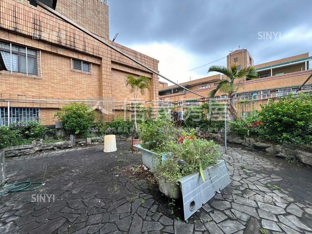 極品，雙層大家庭房屋室內格局與周邊環境