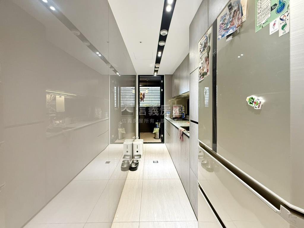 重劃區邊間河景三房車位房屋室內格局與周邊環境