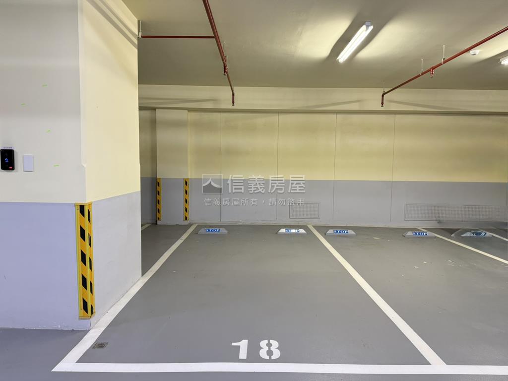 重劃區邊間河景三房車位房屋室內格局與周邊環境