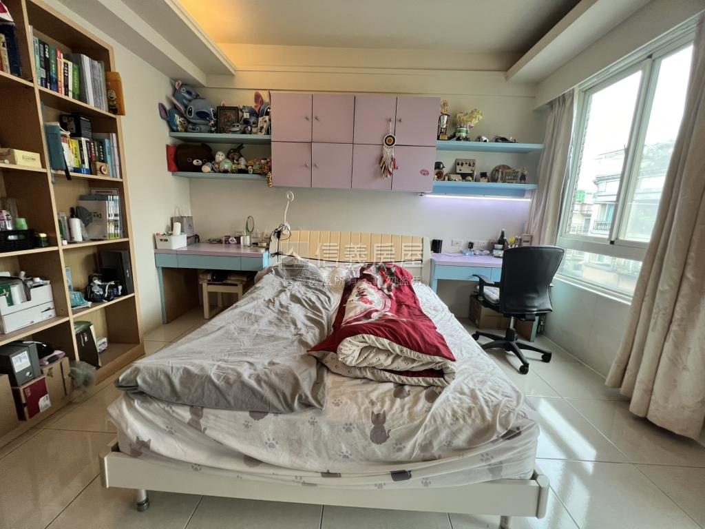 典雅靜謐庭院停車別墅房屋室內格局與周邊環境
