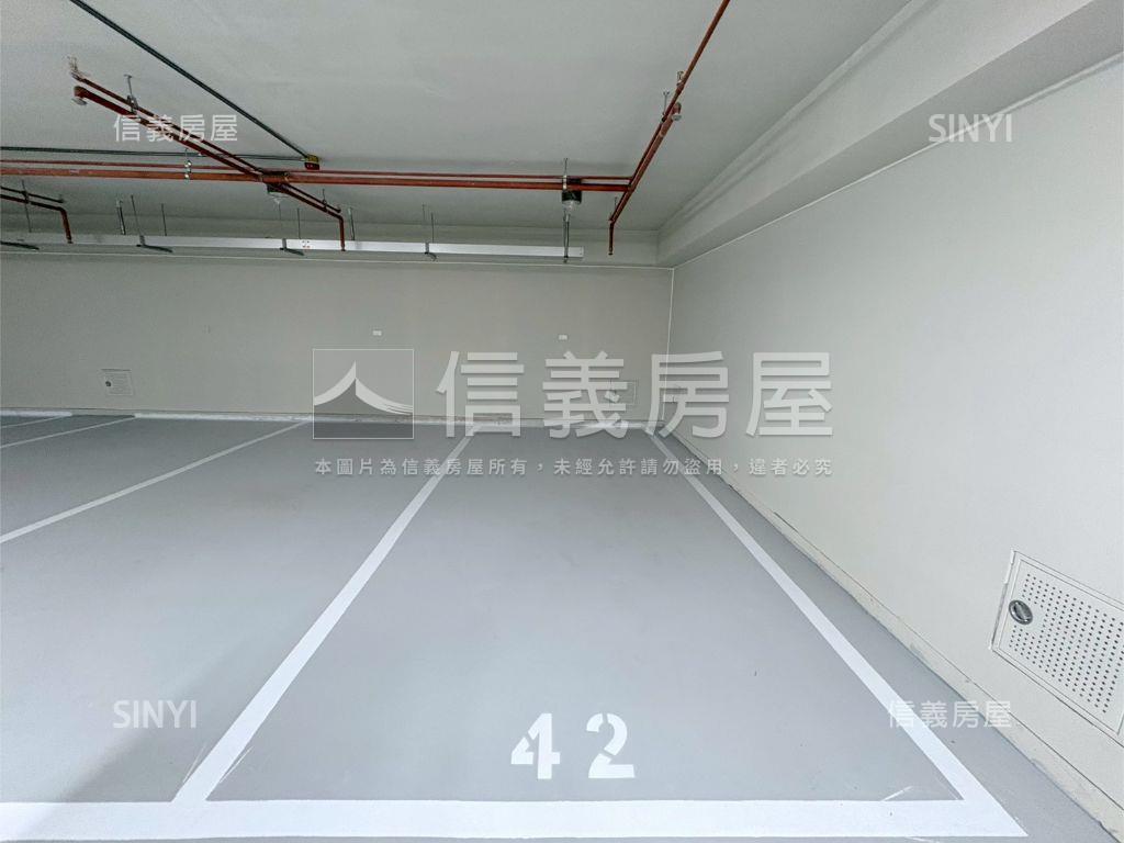 凱風久年兩房兩衛浴帶車位房屋室內格局與周邊環境