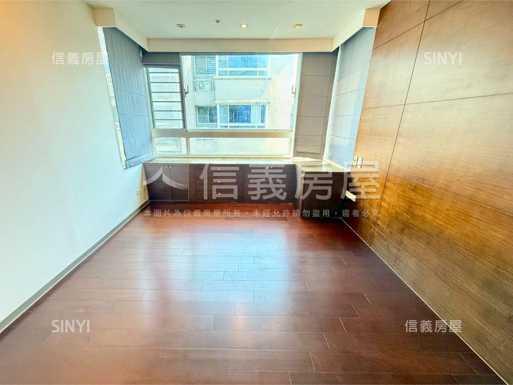 湯泉前棟次高樓美３房車位房屋室內格局與周邊環境