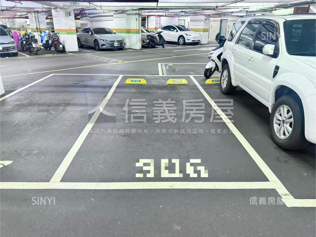 湯泉前棟次高樓美３房車位房屋室內格局與周邊環境