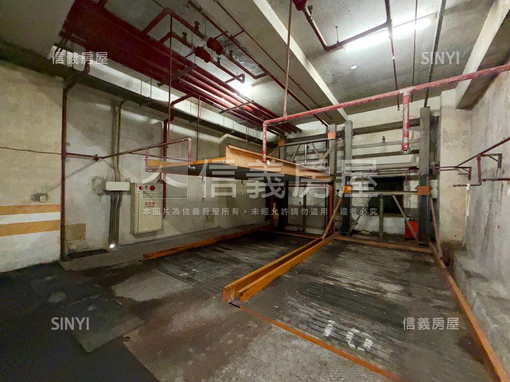 新台五路機能佳３房車位房屋室內格局與周邊環境