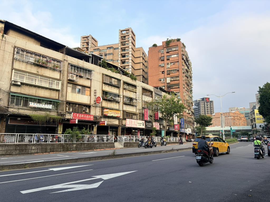 雙十路方正二樓房屋室內格局與周邊環境