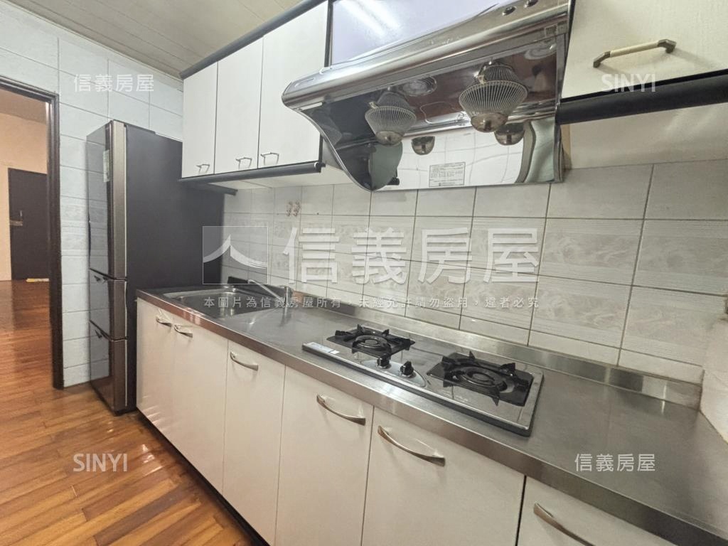 府城巨星一樓兩房平車房屋室內格局與周邊環境