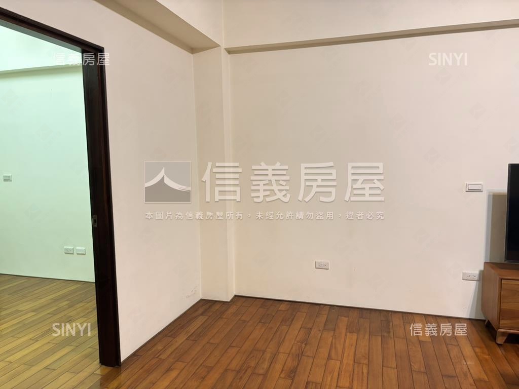 府城巨星一樓兩房平車房屋室內格局與周邊環境