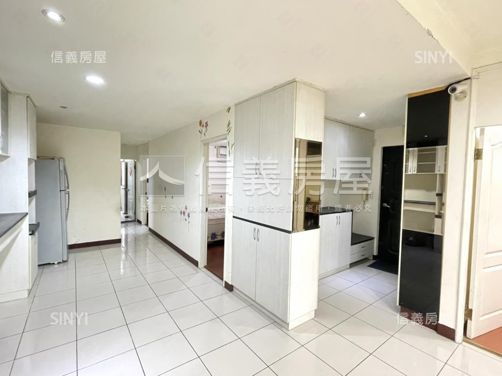 碧潭邊間公寓２樓房屋室內格局與周邊環境