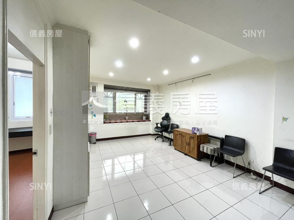 碧潭邊間公寓２樓房屋室內格局與周邊環境